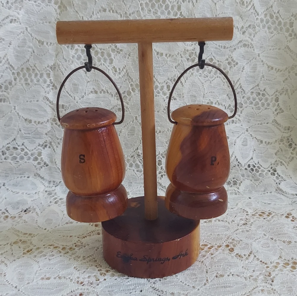 Scuffy Rustic Vintage Souvenir Salt and Pepper Shaker Set Eureka Springs AR Souv